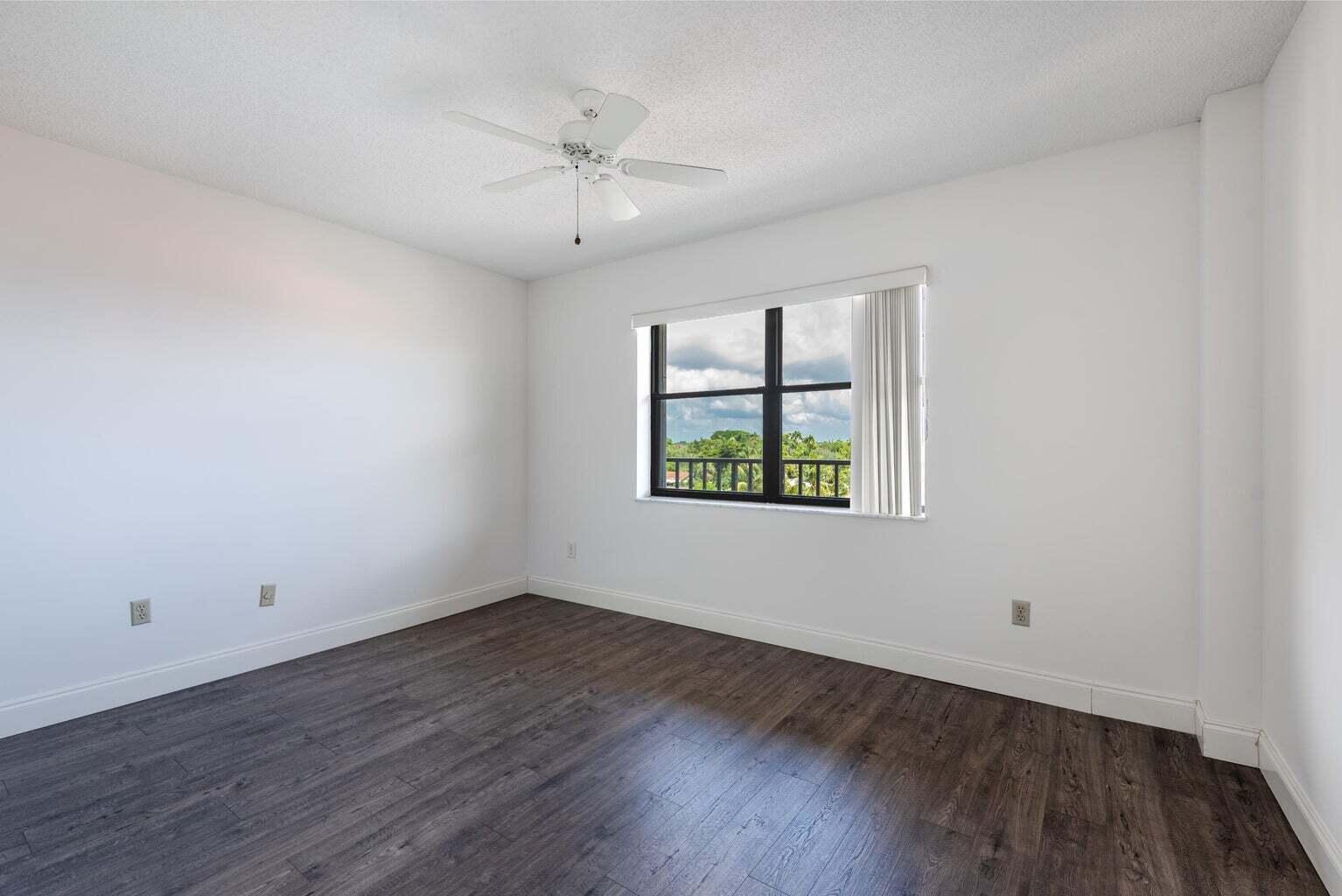 896 N Federal Highway 527 Property Photo 21