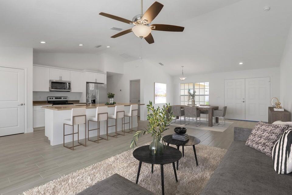 7815 105th Avenue Property Photo 3