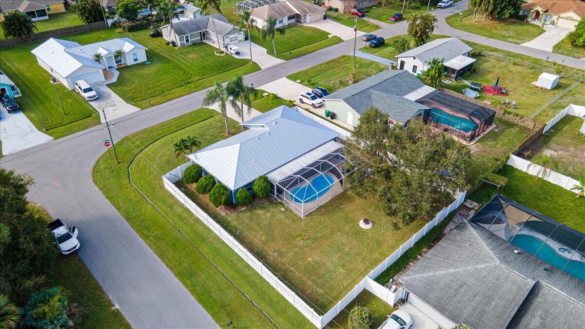 967 Sw Aviation Avenue Property Photo 1
