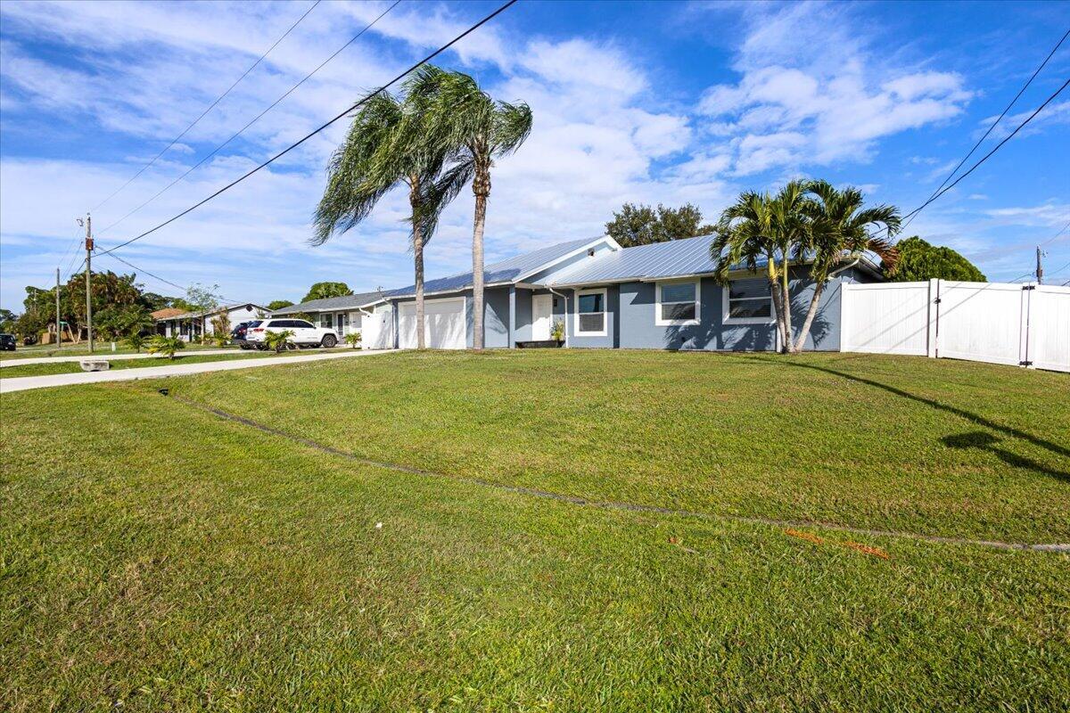 967 Sw Aviation Avenue Property Photo 5