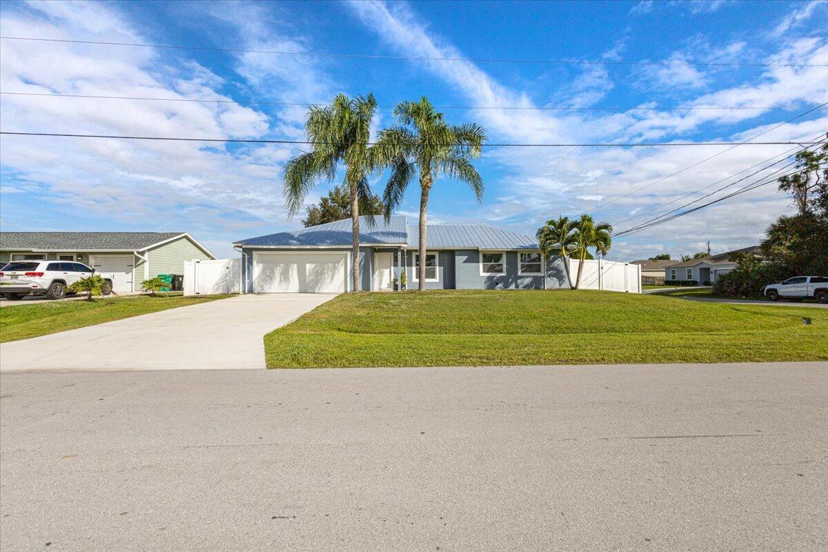 967 Sw Aviation Avenue Property Photo 6