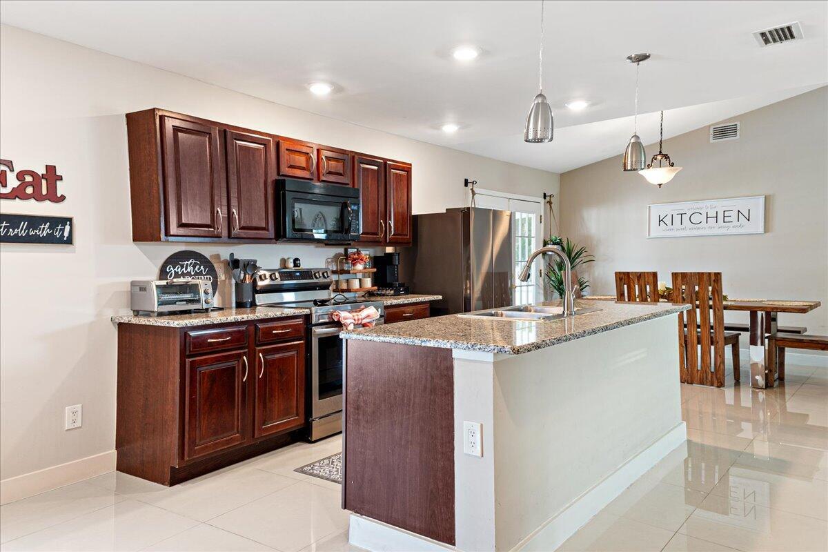 967 Sw Aviation Avenue Property Photo 14