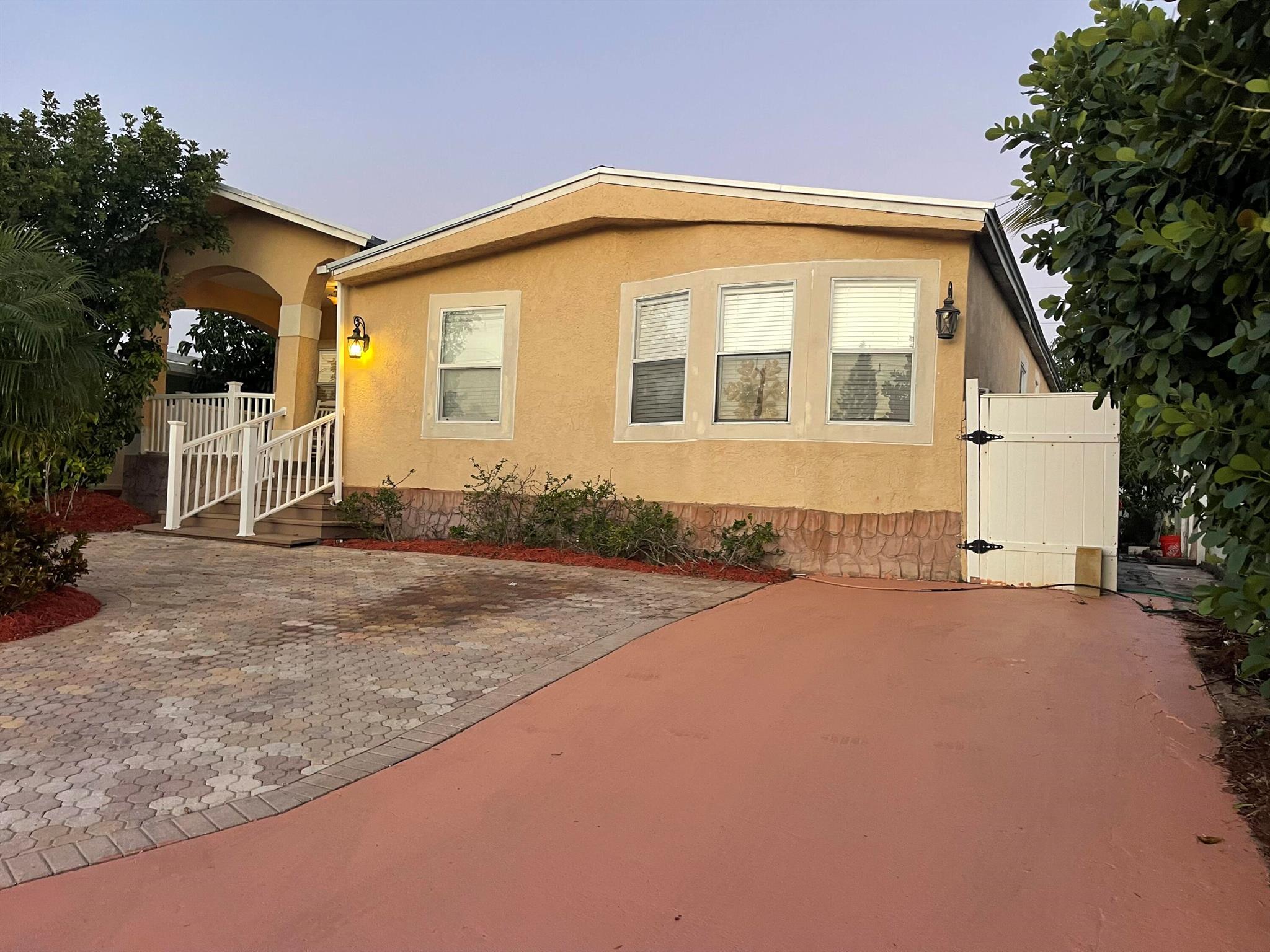 8287 Se Swan Avenue Property Photo 1