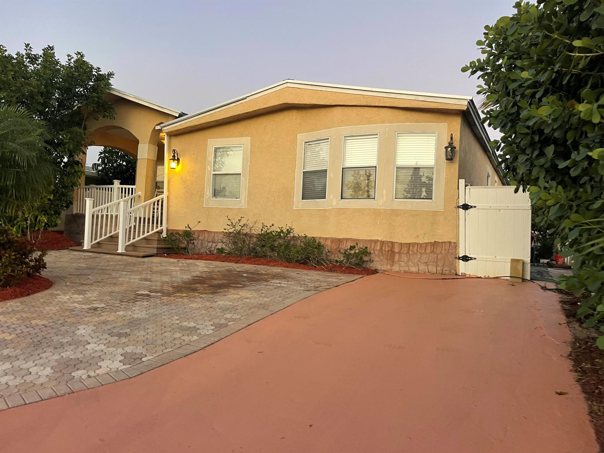 8287 Se Swan Avenue Property Photo 2