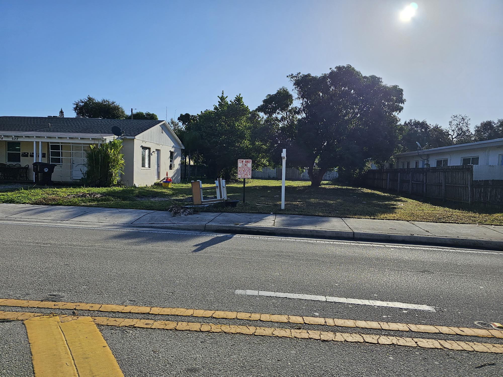 618 N Federal Highway Property Photo 1