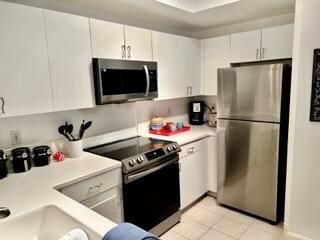 630 S Sapodilla Avenue 310 Property Photo 8