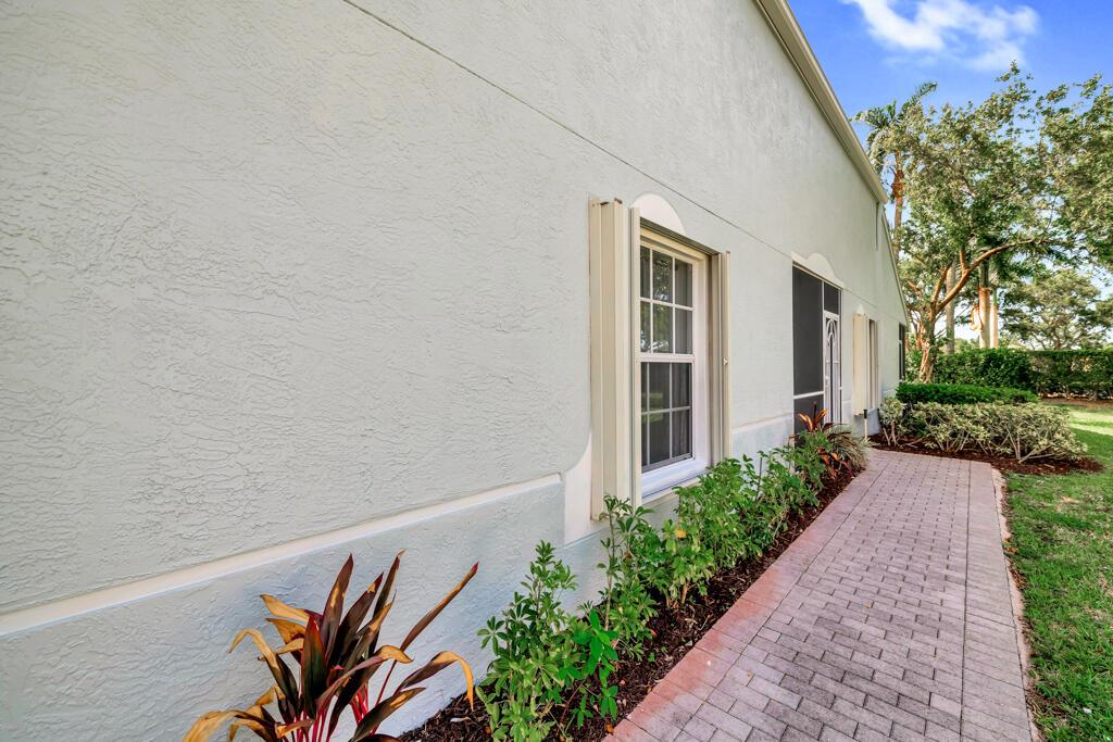 8602 Logia Circle Property Photo 3