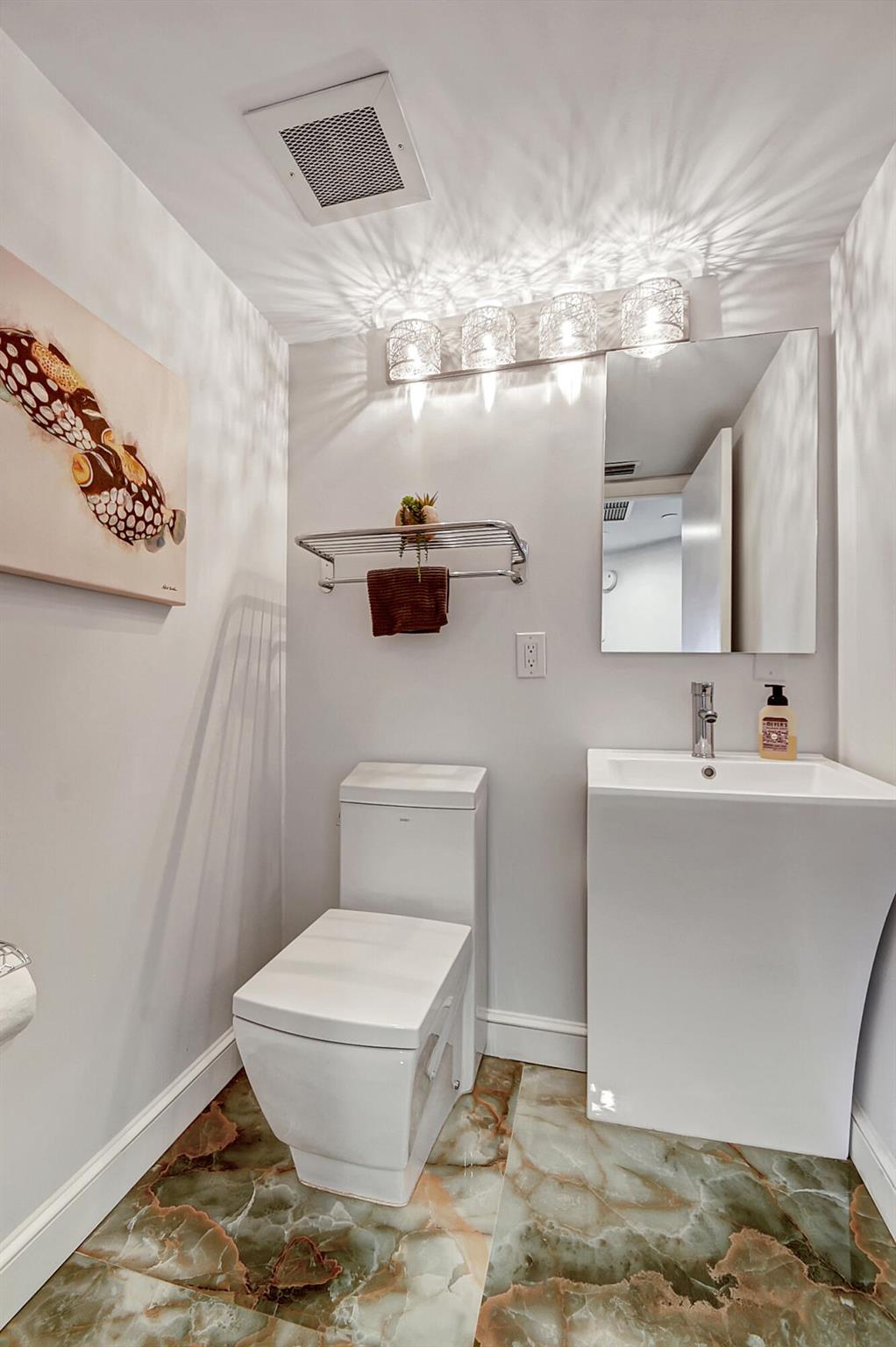 5250 N Ocean Drive Phn Property Photo 16