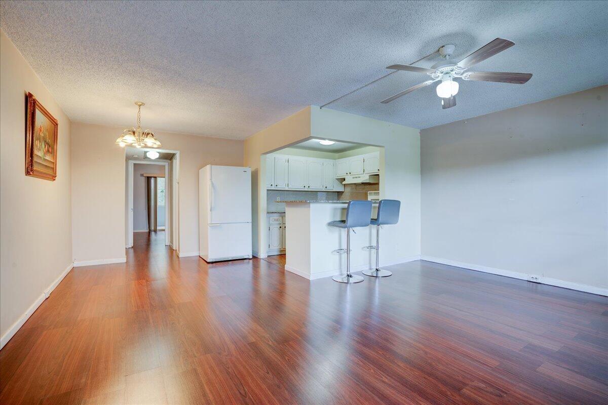 250 Southampton C Property Photo 4