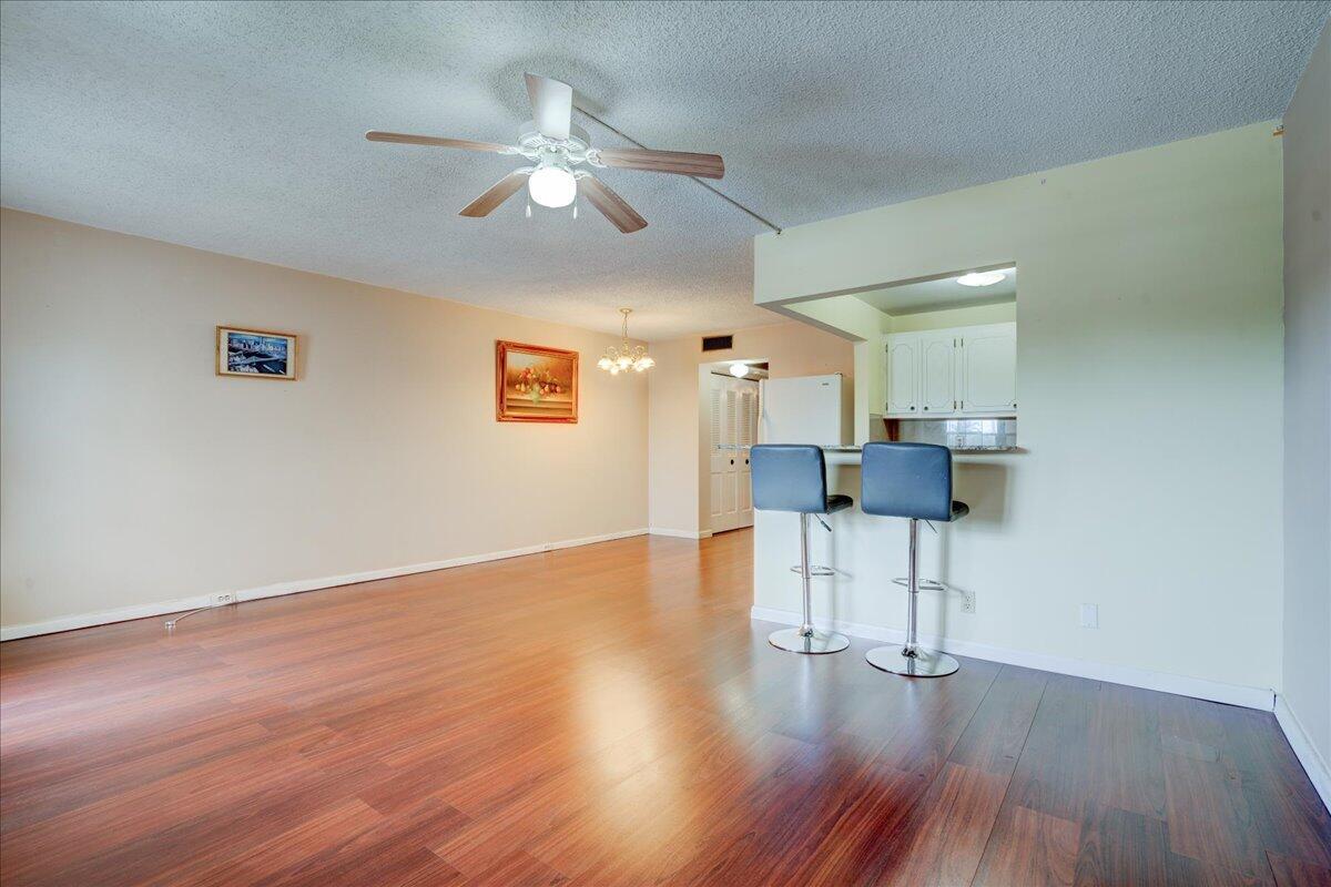 250 Southampton C Property Photo 6