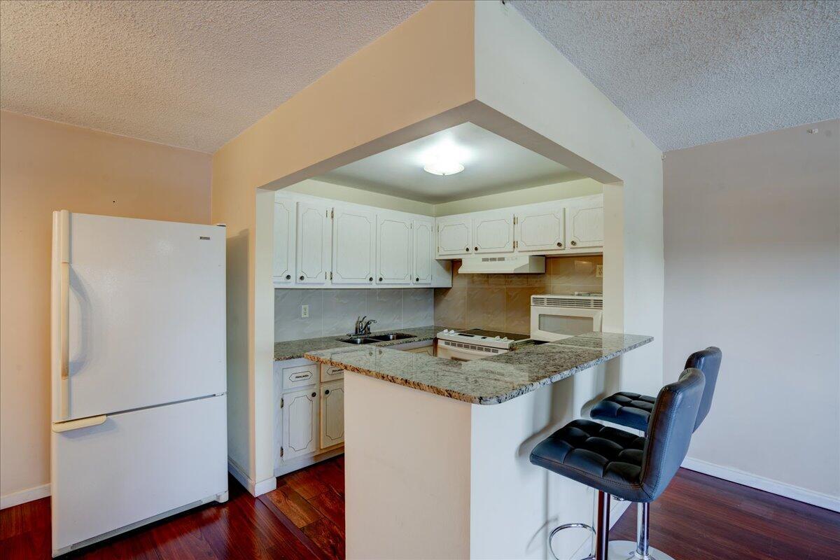 250 Southampton C Property Photo 9