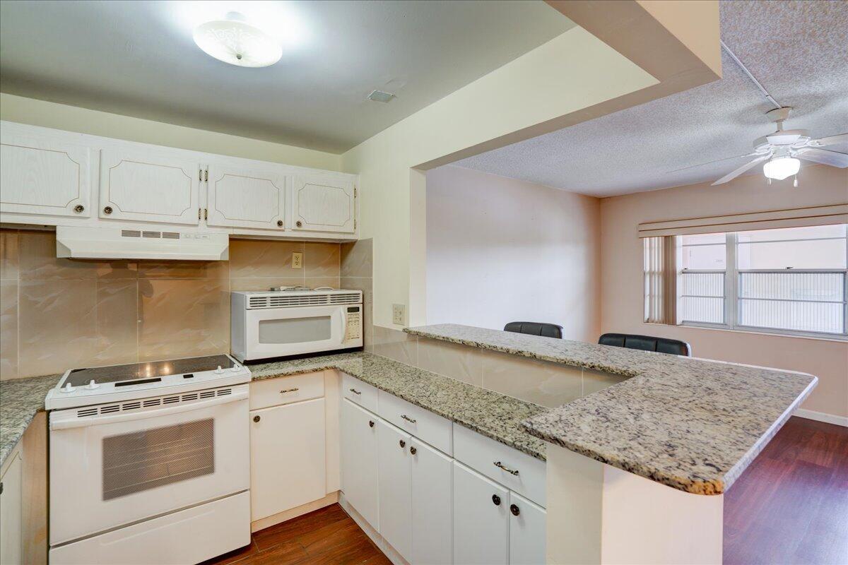 250 Southampton C Property Photo 10