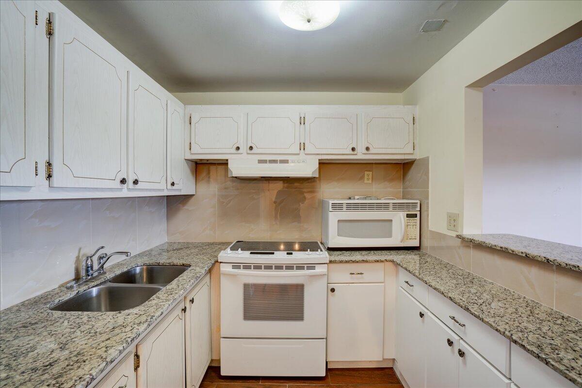 250 Southampton C Property Photo 11