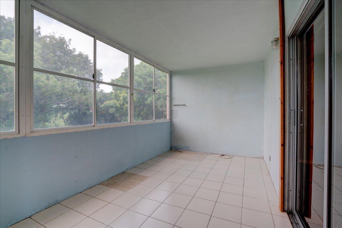 250 Southampton C Property Photo 23