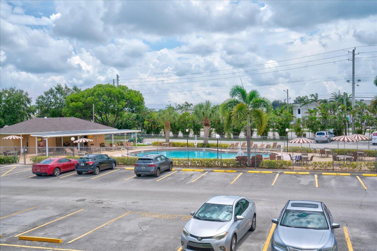 250 Southampton C Property Photo 25