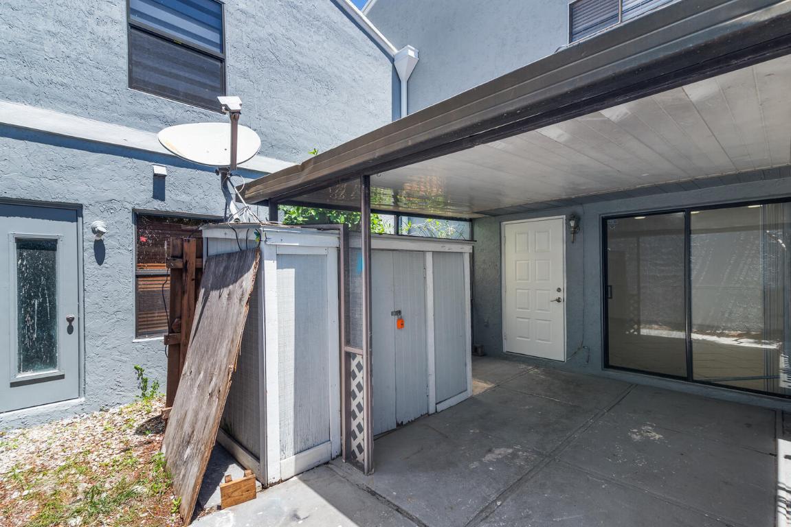 7 Crossing Circle C Property Photo 3
