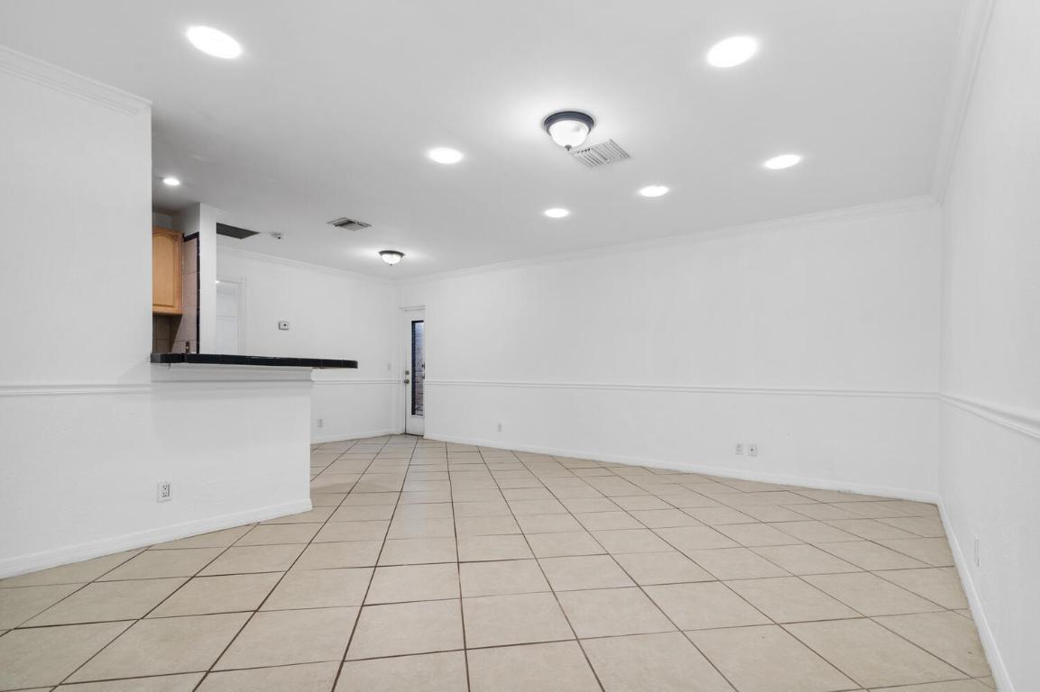 7 Crossing Circle C Property Photo 4