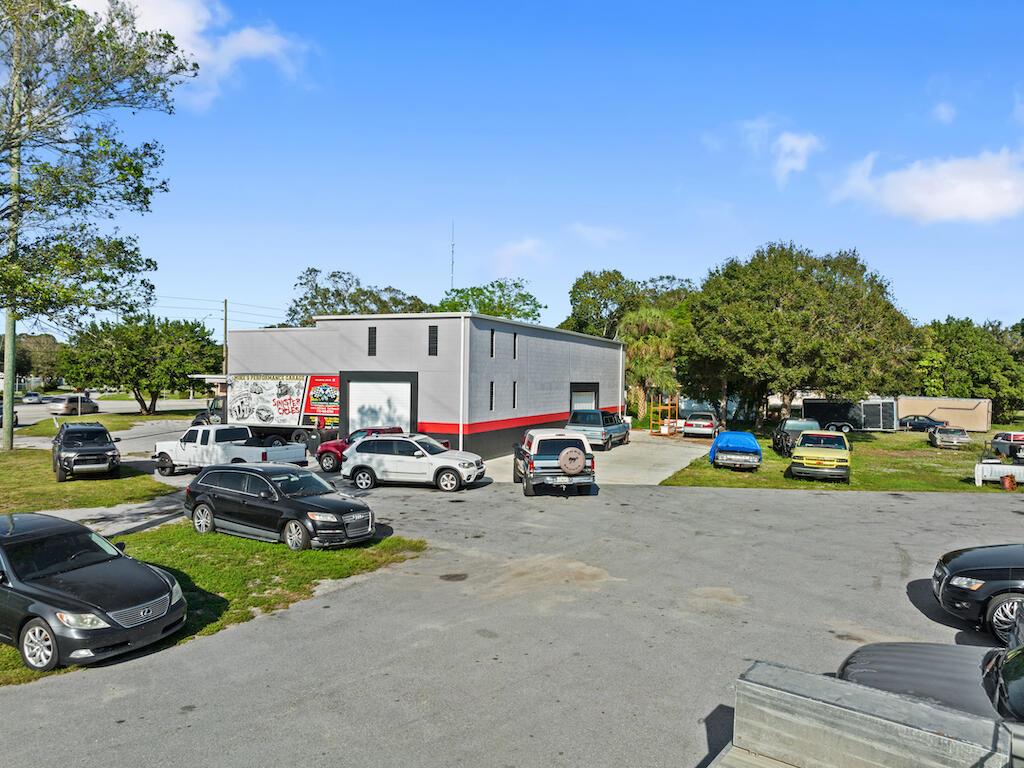 2633 Okeechobee Road Property Photo 4