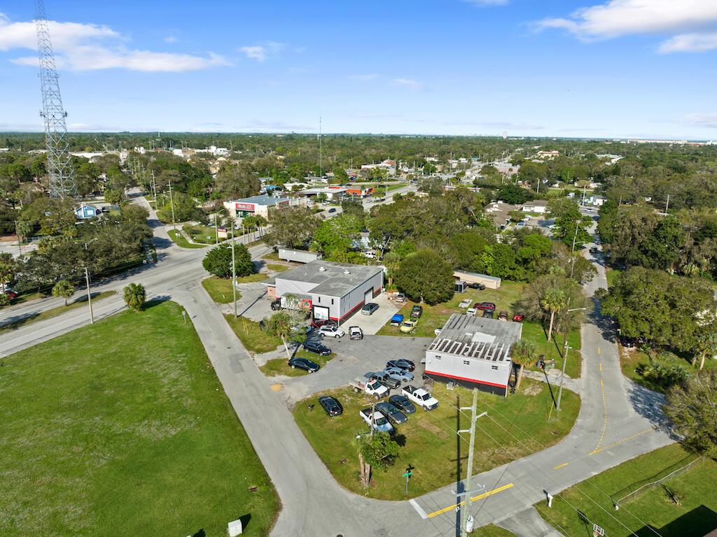 2633 Okeechobee Road Property Photo 6