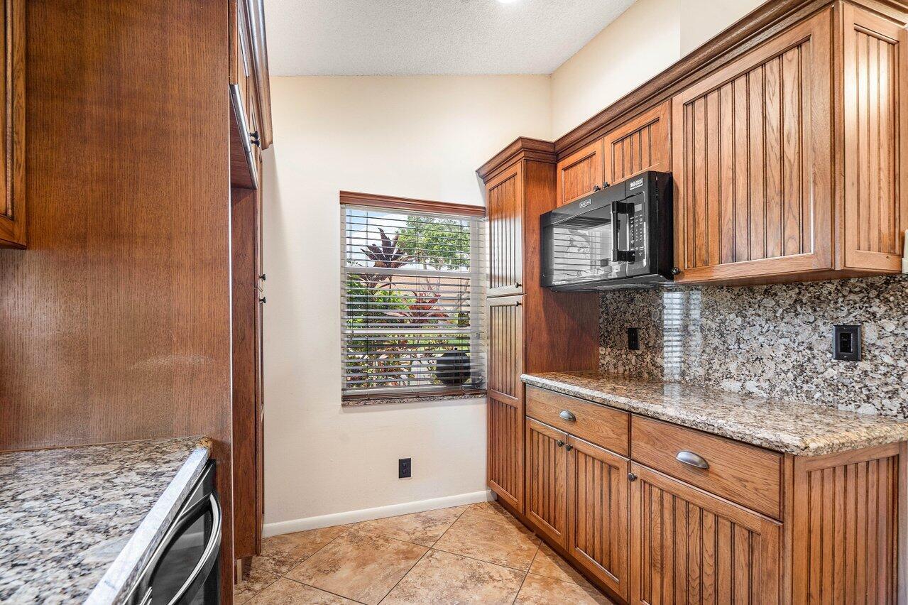8068 Sweetbriar Way Property Photo 11