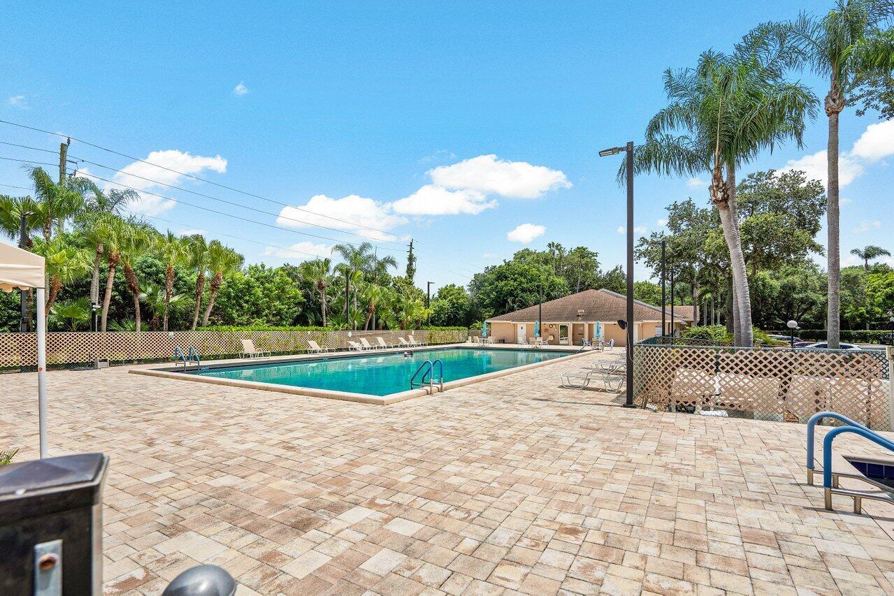 8068 Sweetbriar Way Property Photo 33