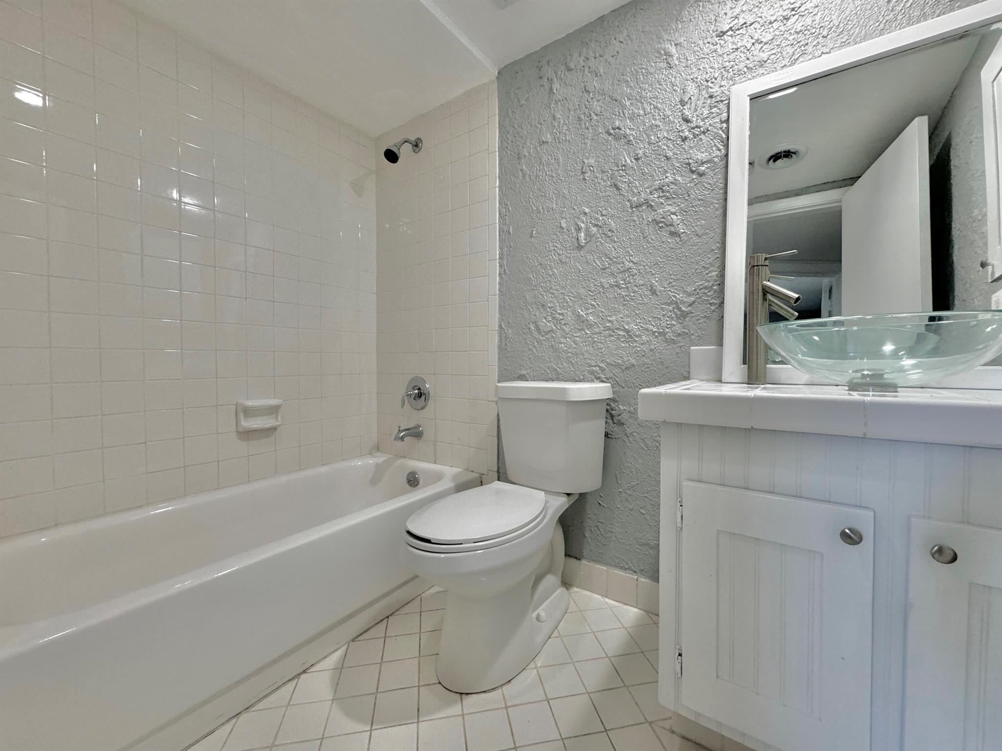 1638 Embassy Drive 205 Property Photo 25