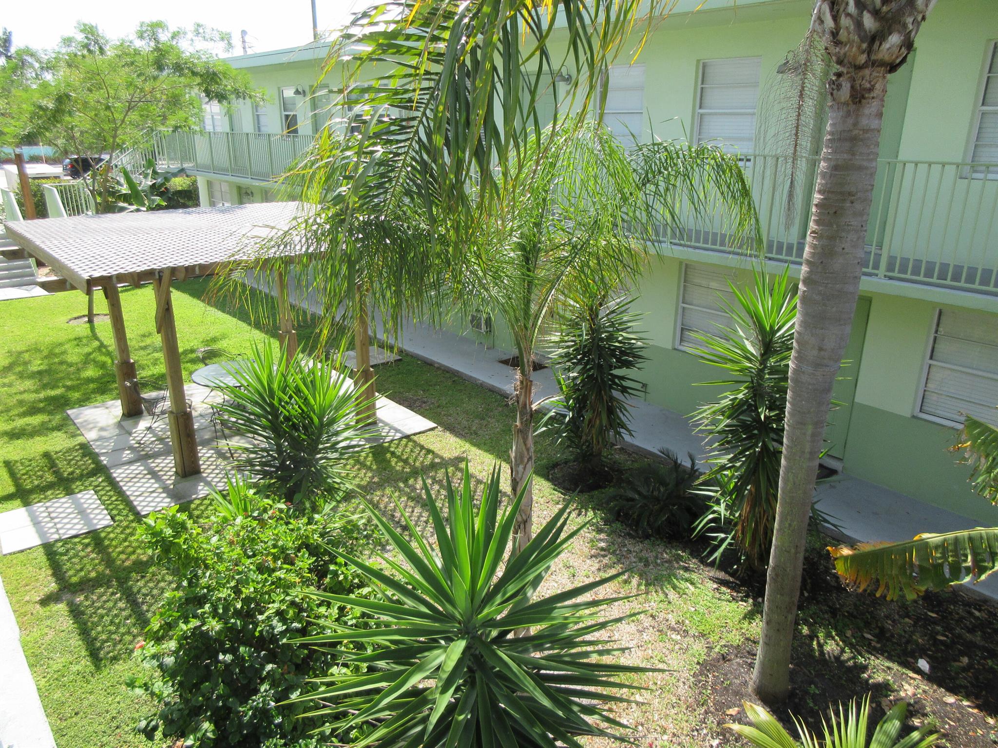 1118 N H Street Property Photo 2
