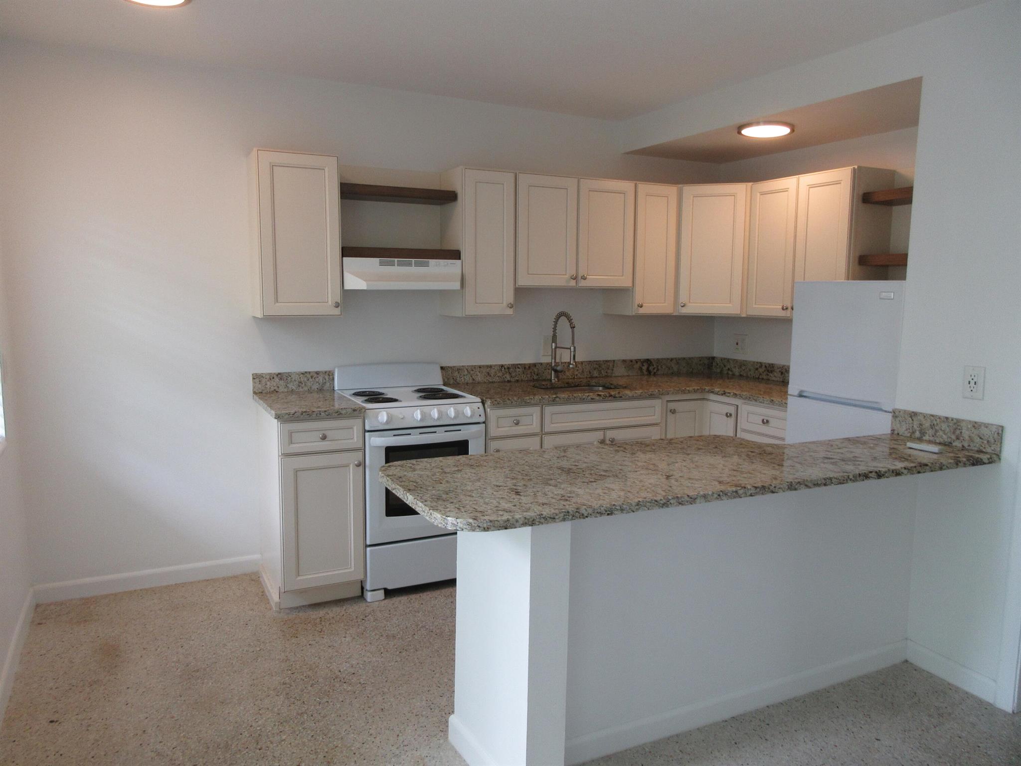 1118 N H Street Property Photo 5