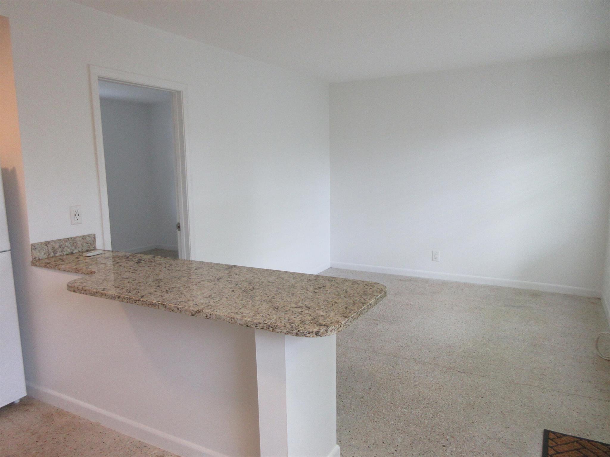 1118 N H Street Property Photo 6