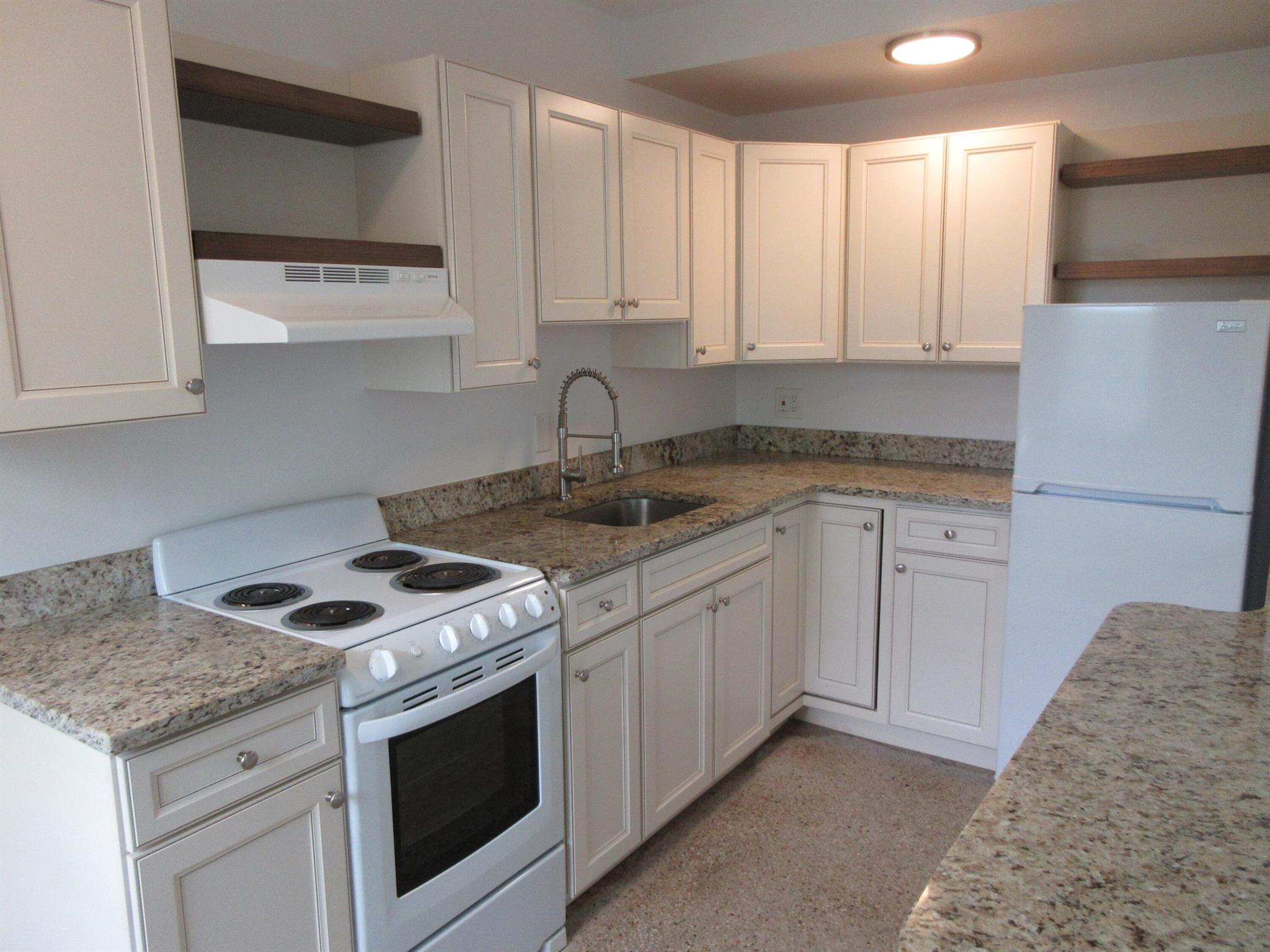 1118 N H Street Property Photo 7