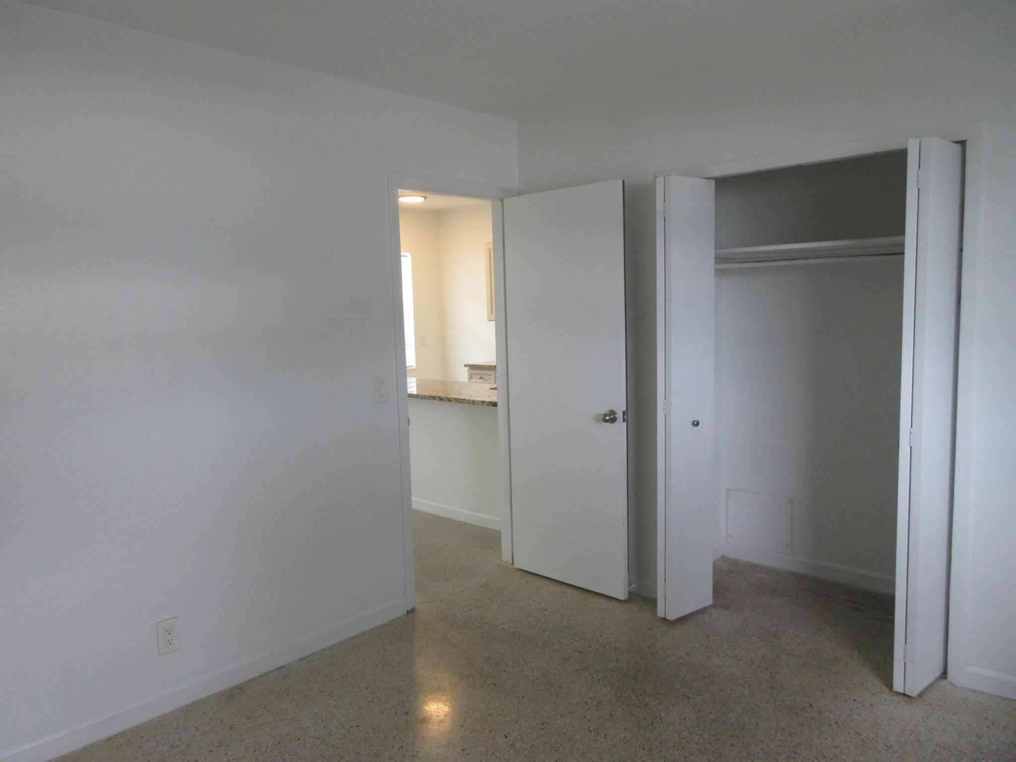 1118 N H Street Property Photo 9