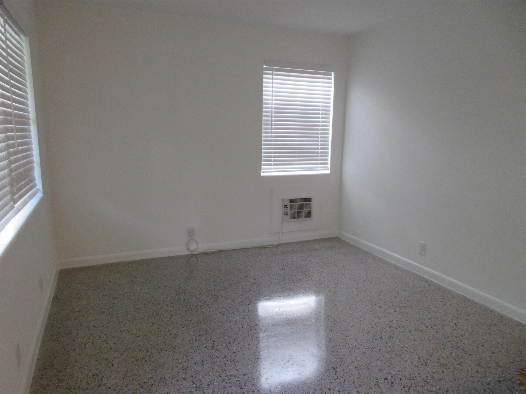 1118 N H Street Property Photo 13