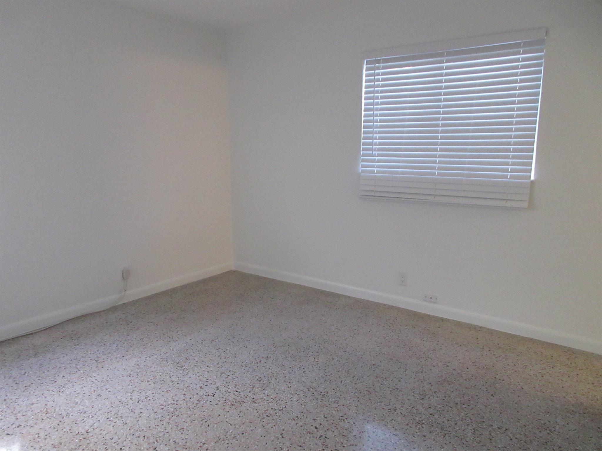 1118 N H Street Property Photo 14