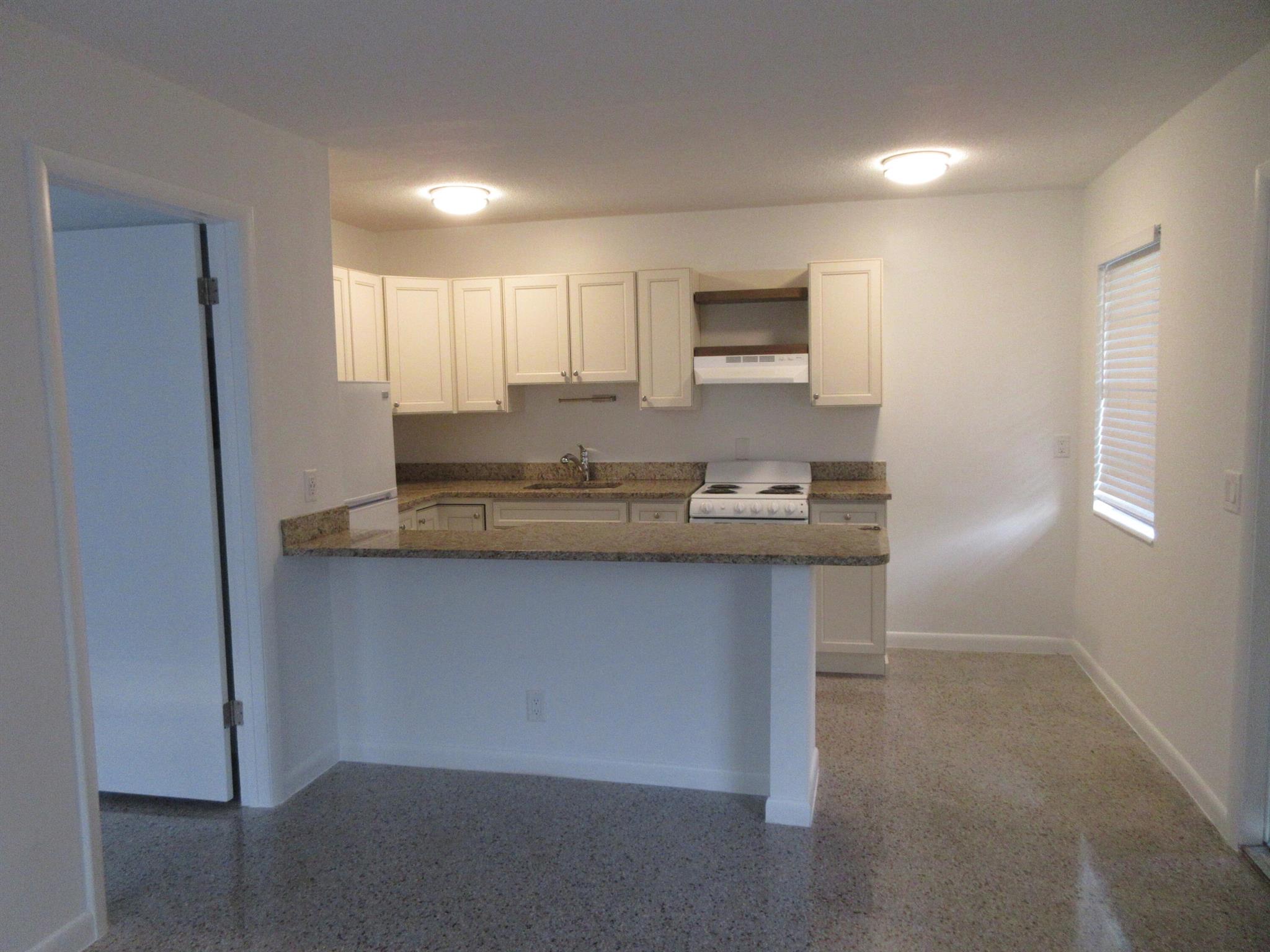 1118 N H Street Property Photo 17