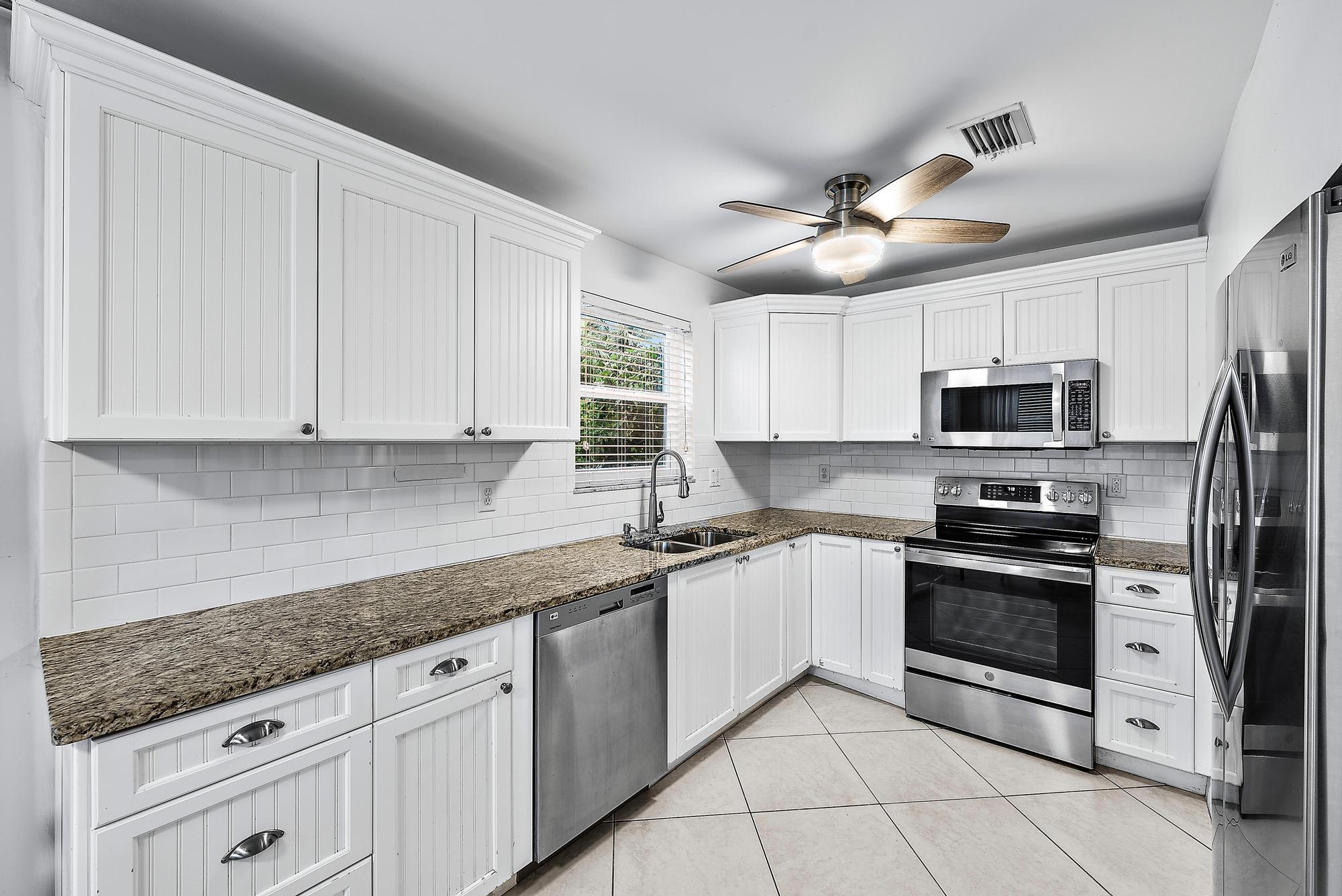 2507 N Ocean Drive Property Photo 35