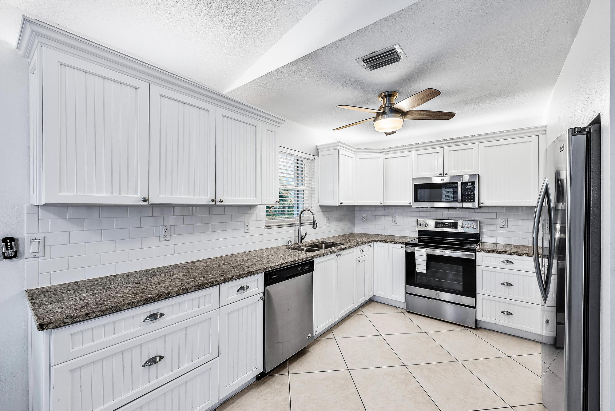 2507 N Ocean Drive Property Photo 44