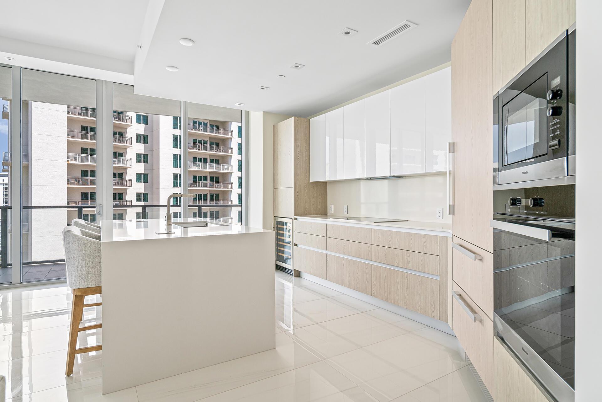 3100 N Ocean Drive H-1409 Property Photo 6