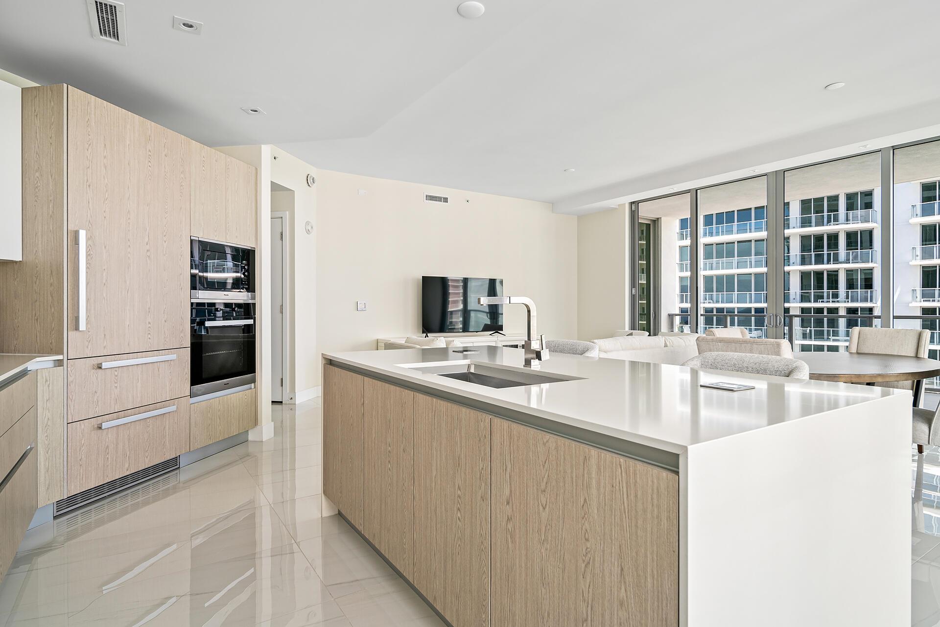 3100 N Ocean Drive H-1409 Property Photo 7
