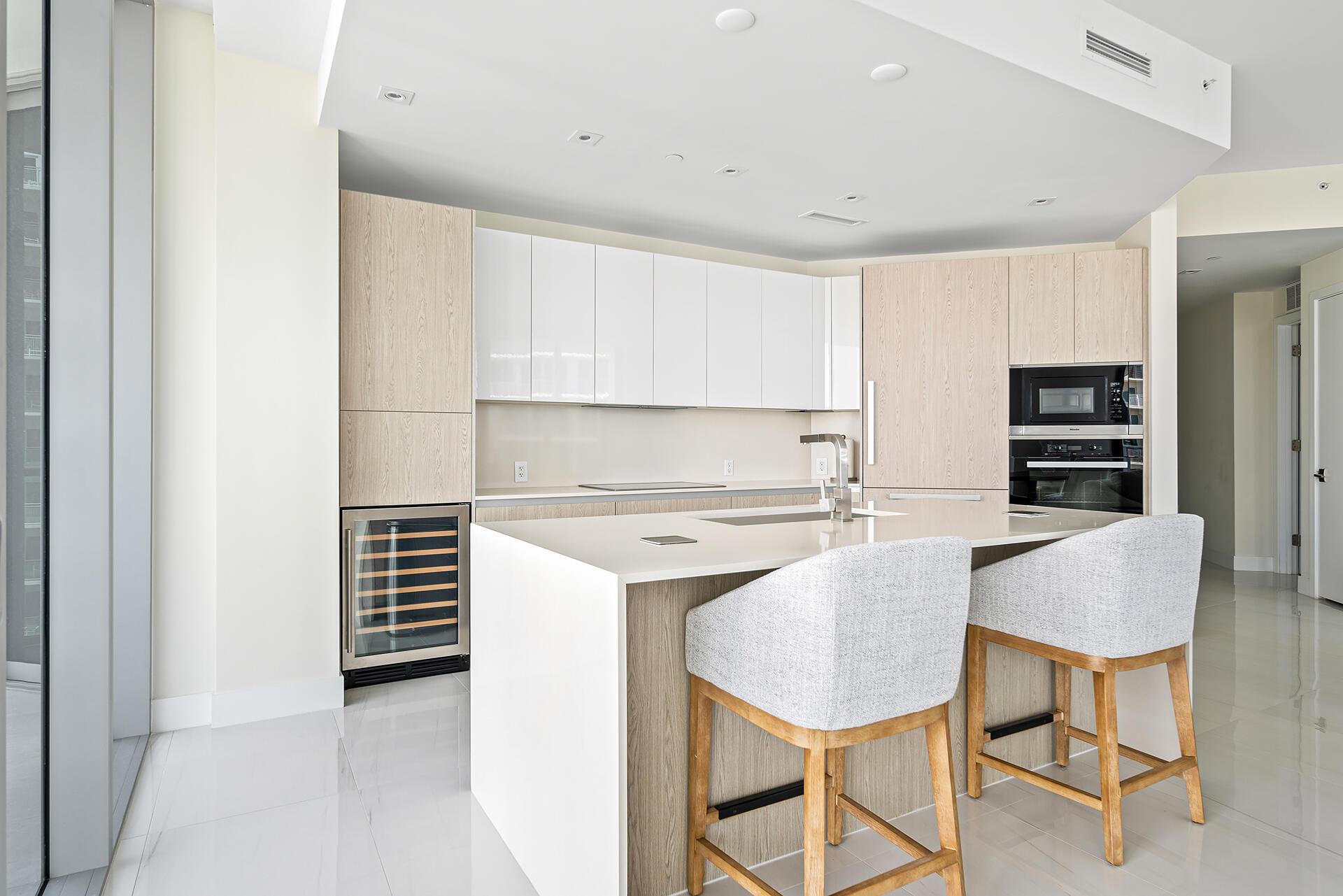 3100 N Ocean Drive H-1409 Property Photo 8