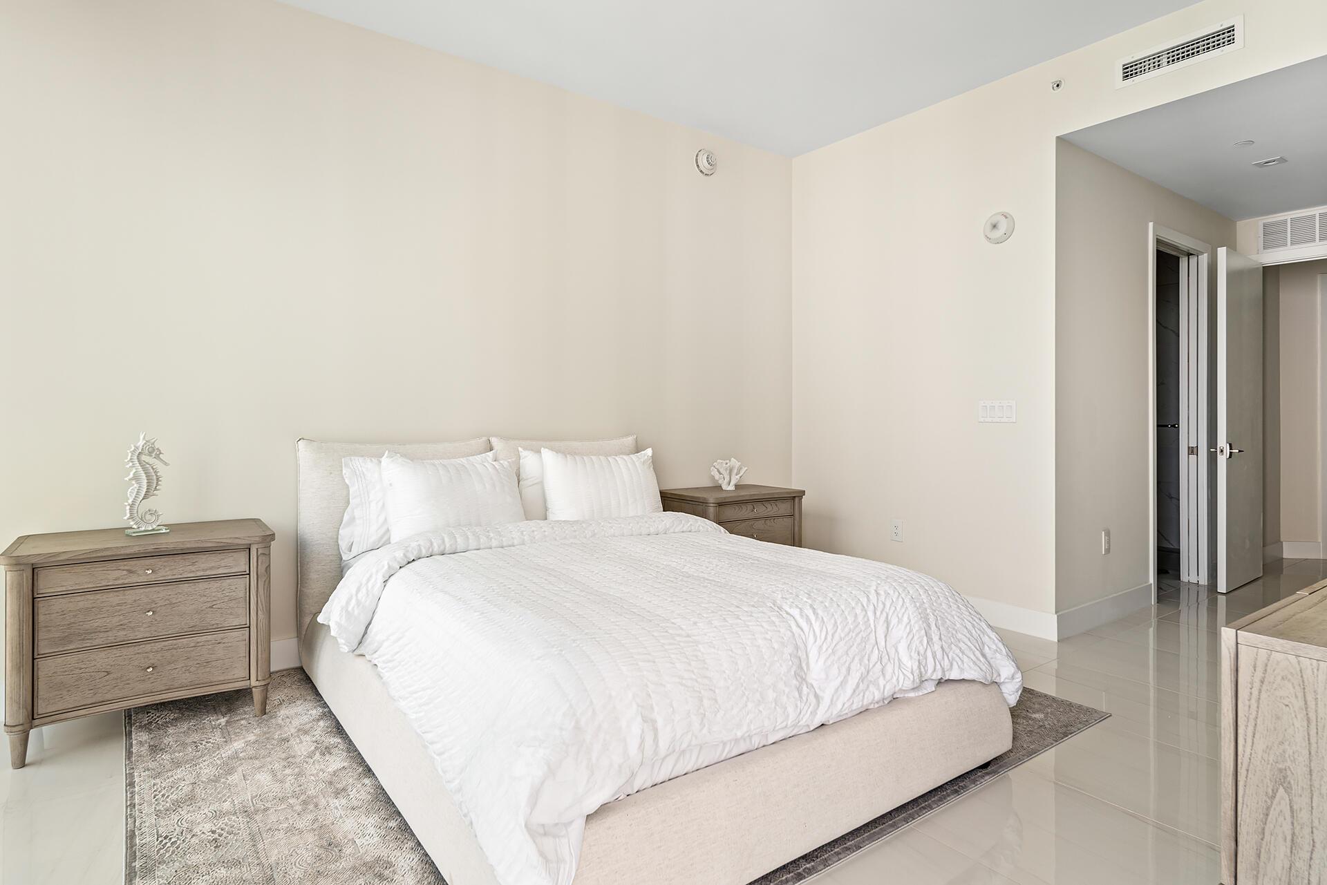 3100 N Ocean Drive H-1409 Property Photo 11
