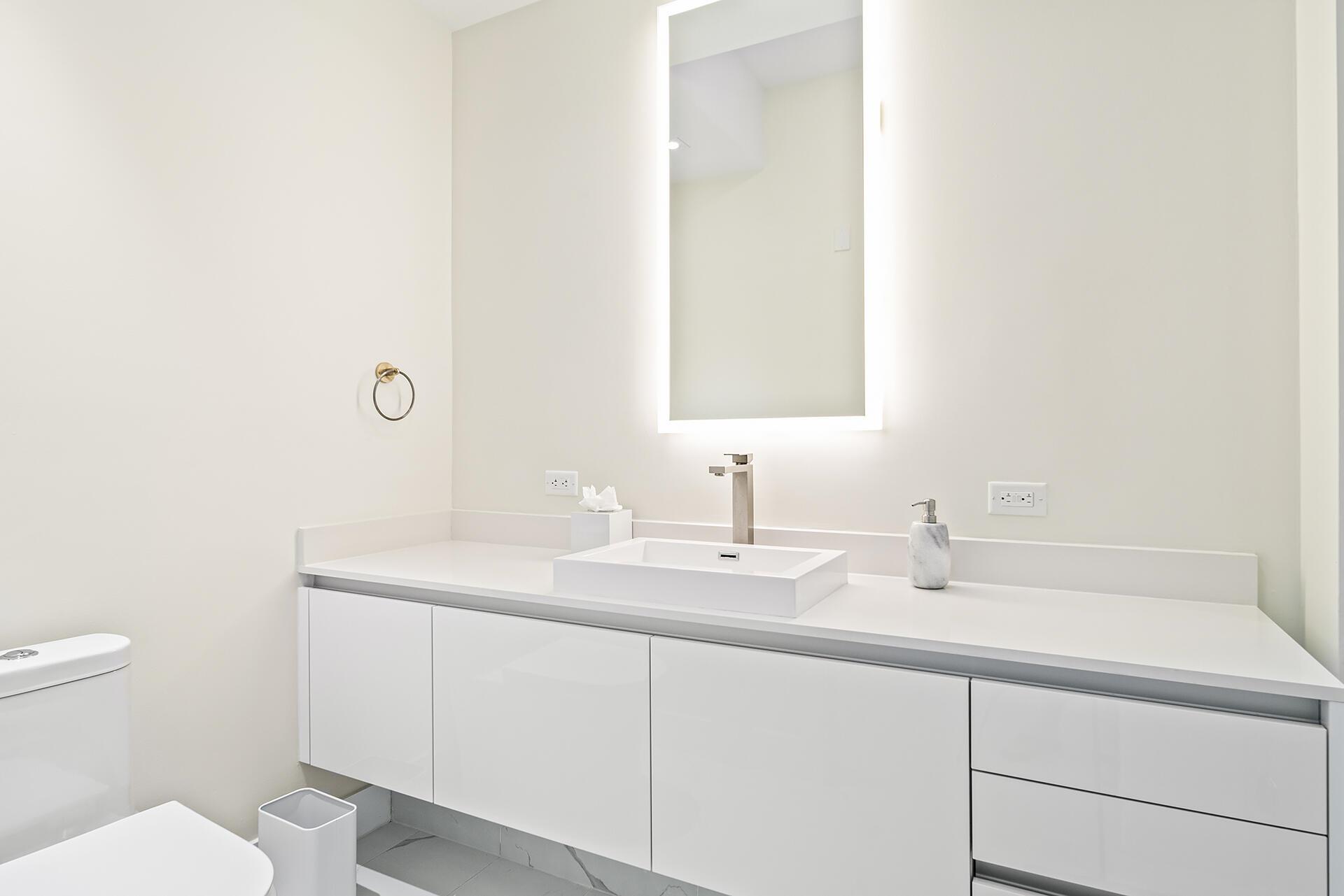 3100 N Ocean Drive H-1409 Property Photo 12