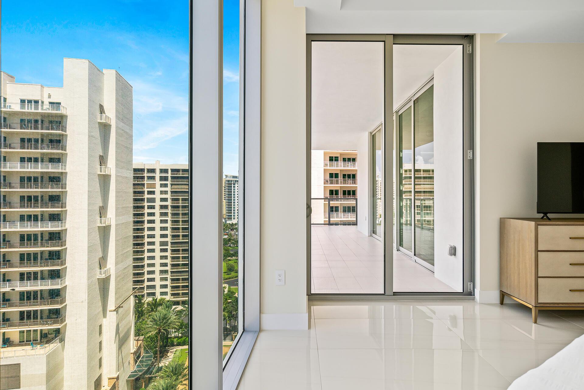 3100 N Ocean Drive H-1409 Property Photo 18