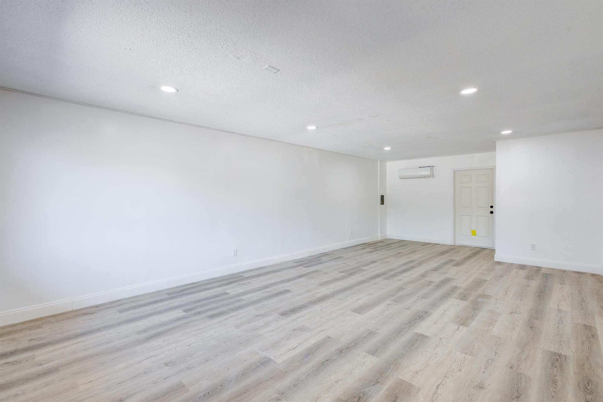 2534 S Military Trail Property Photo 5