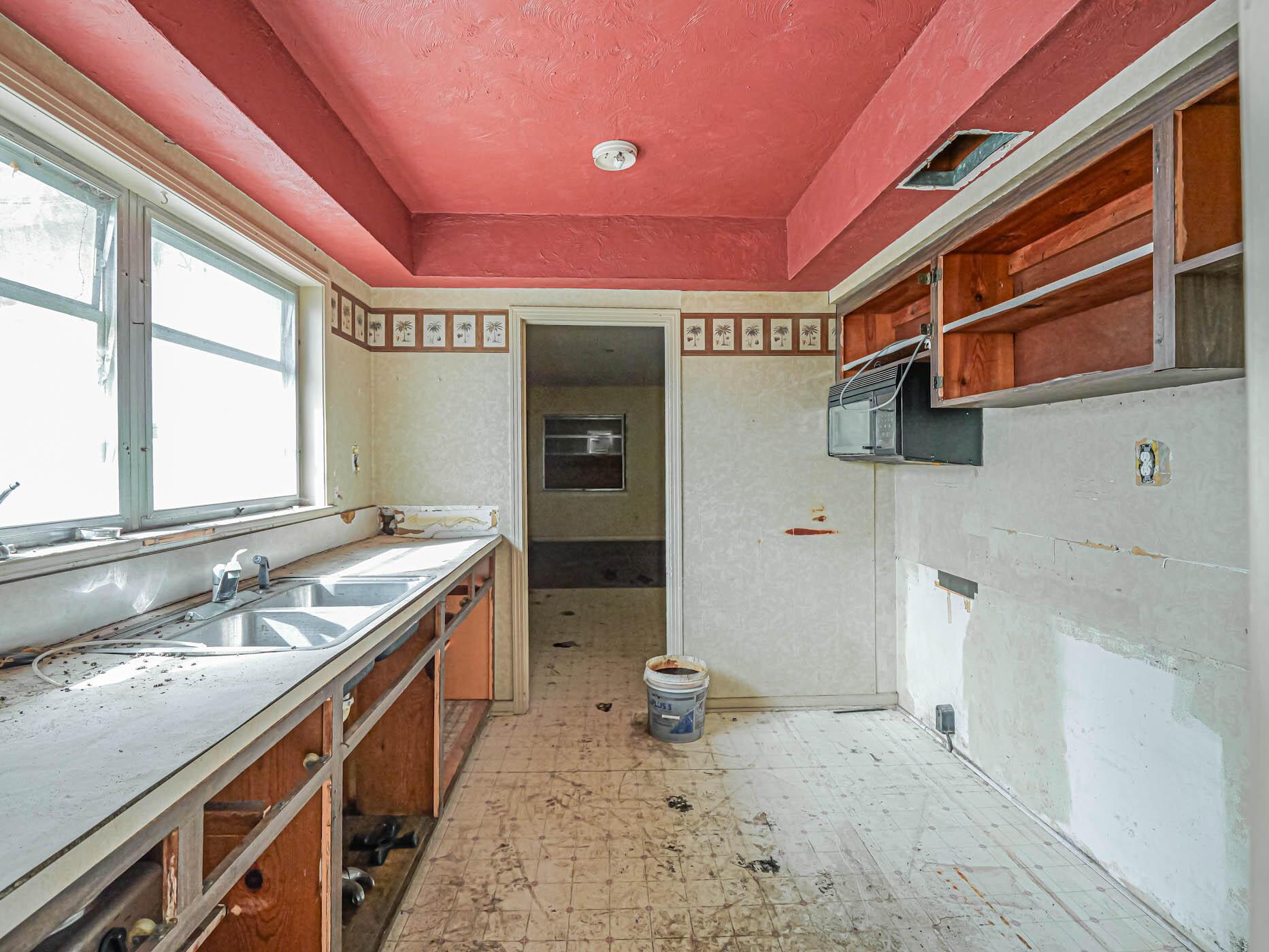 690 6th Avenue Property Photo 12