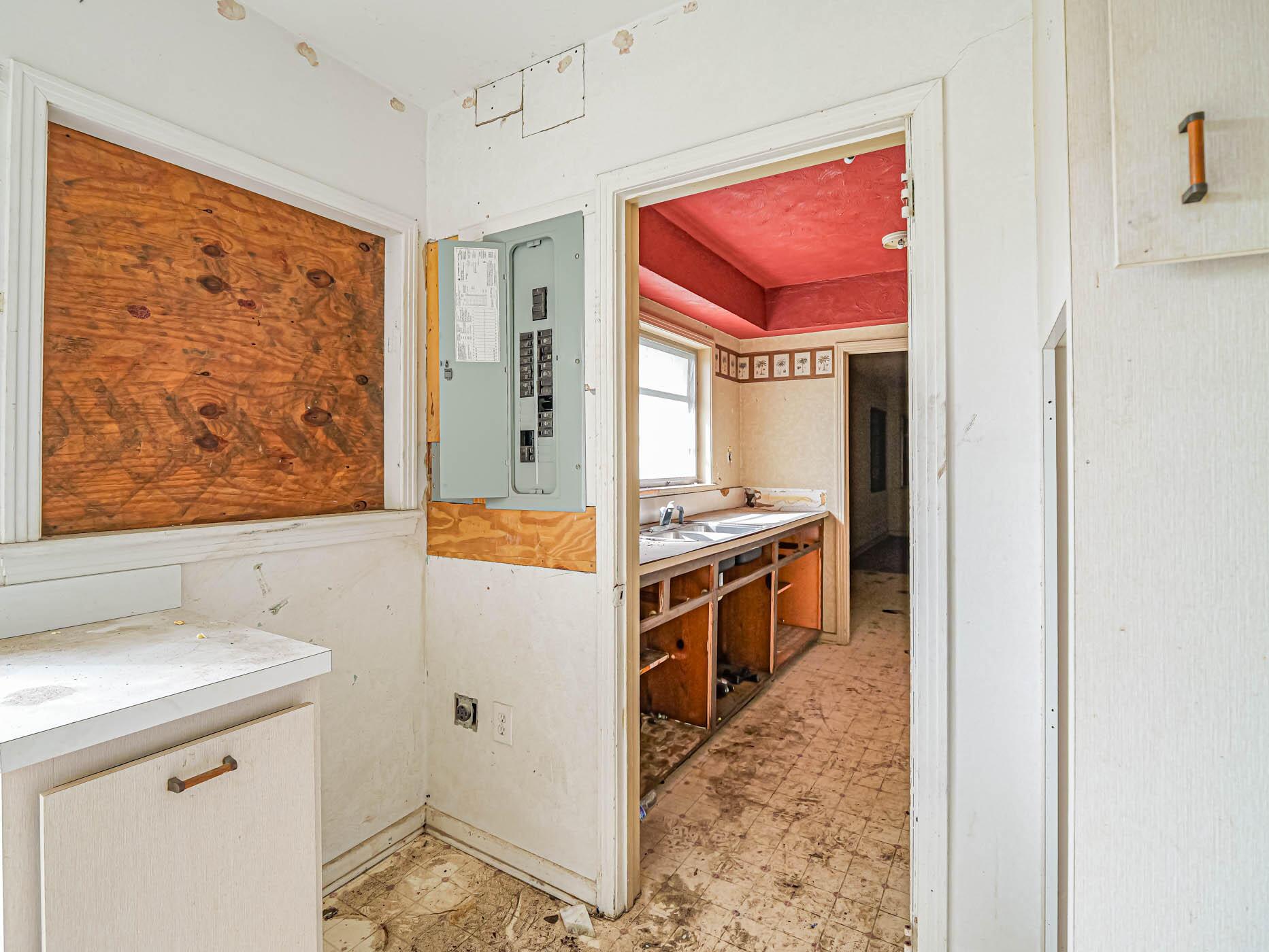 690 6th Avenue Property Photo 13