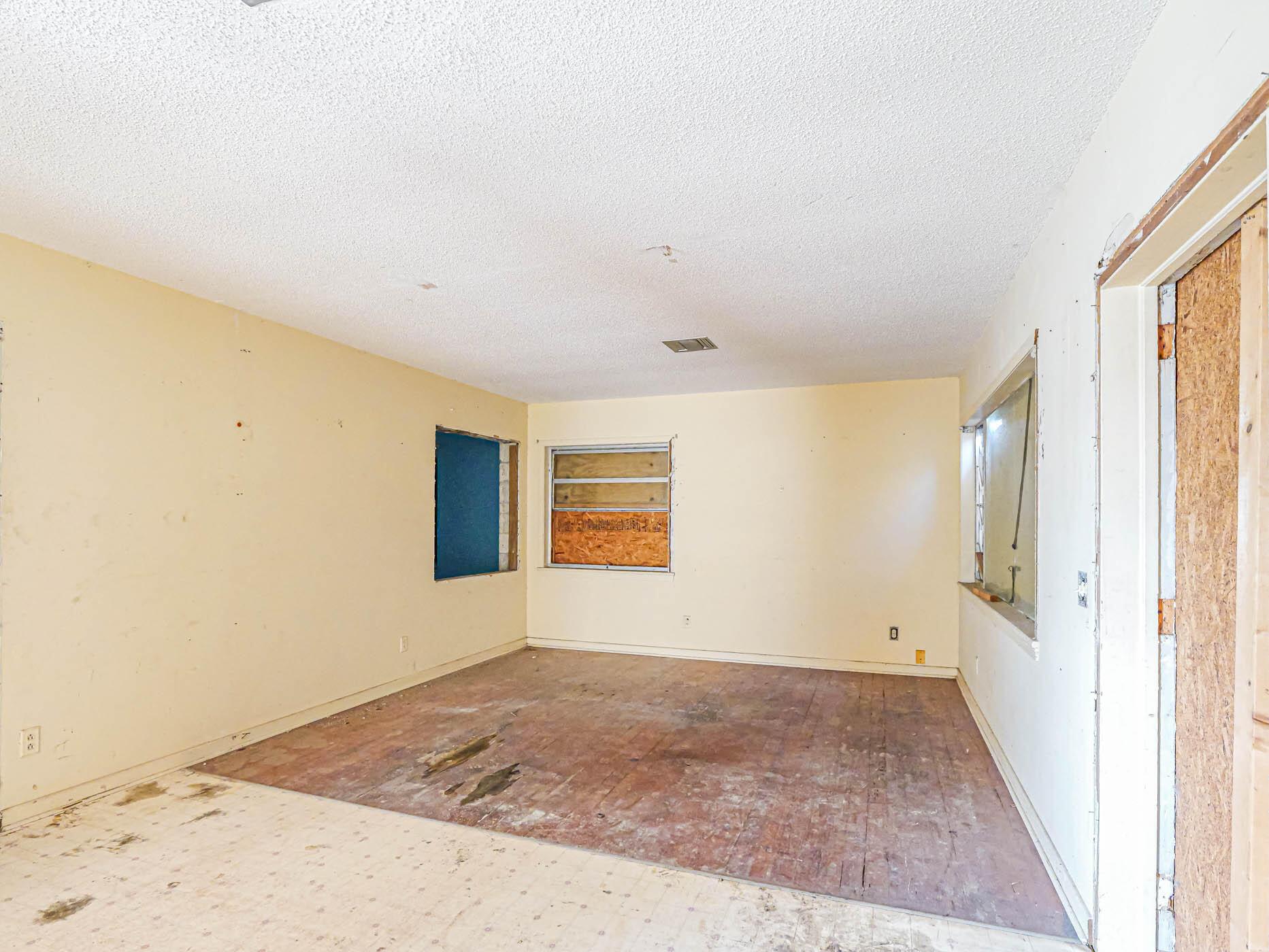 690 6th Avenue Property Photo 17