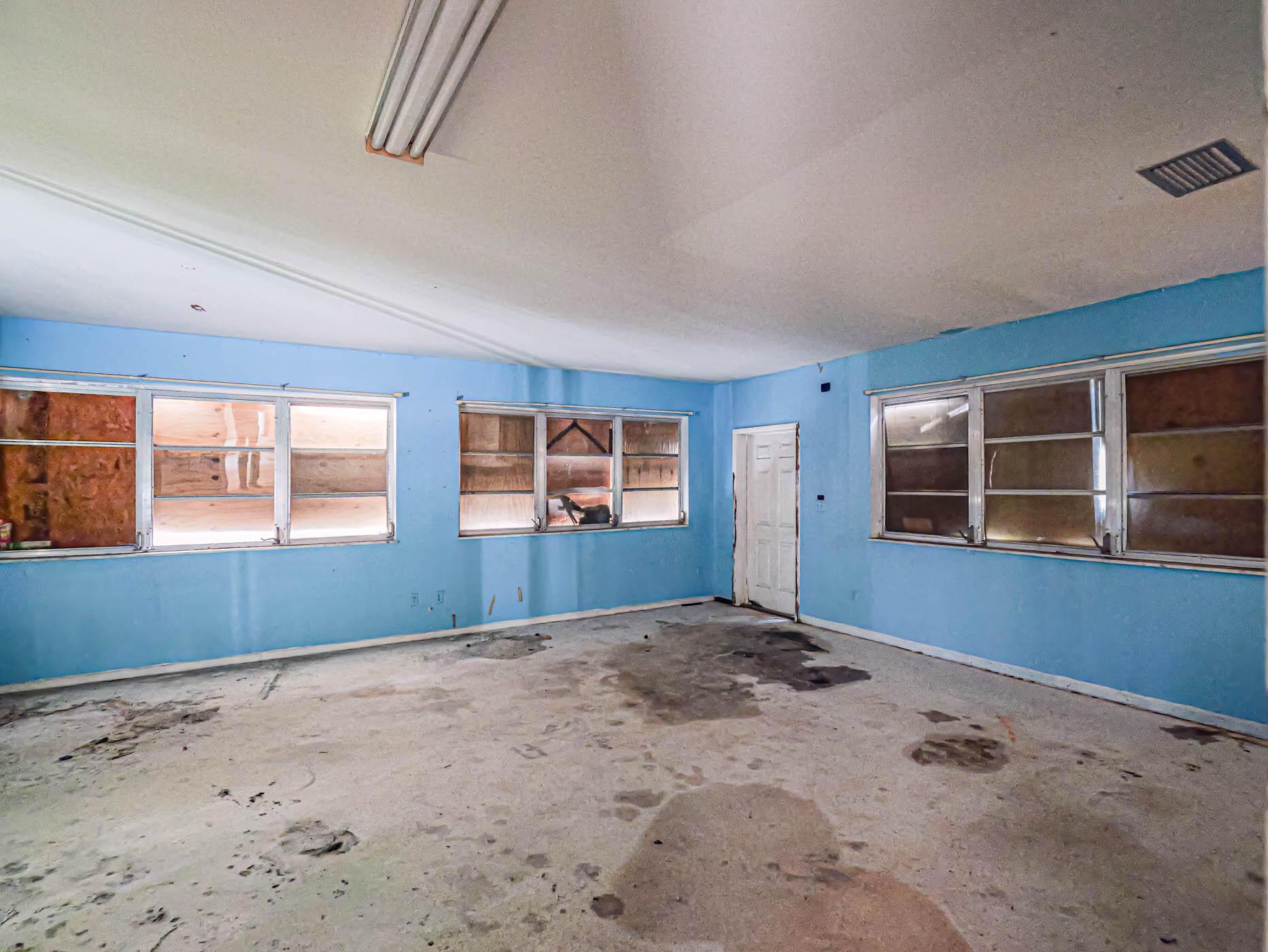 690 6th Avenue Property Photo 18