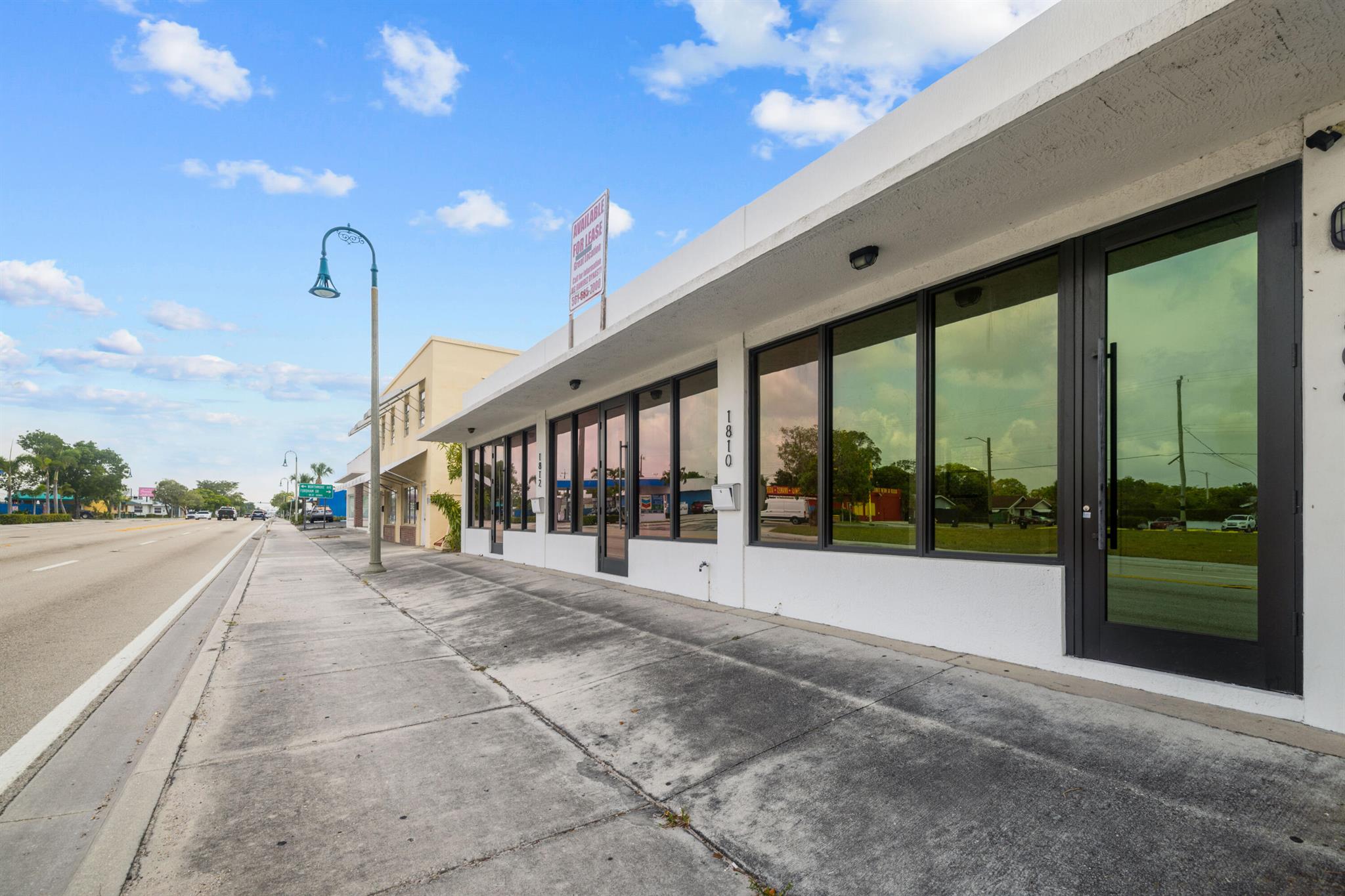 1808/1810 N Dixie Highway Property Photo 3