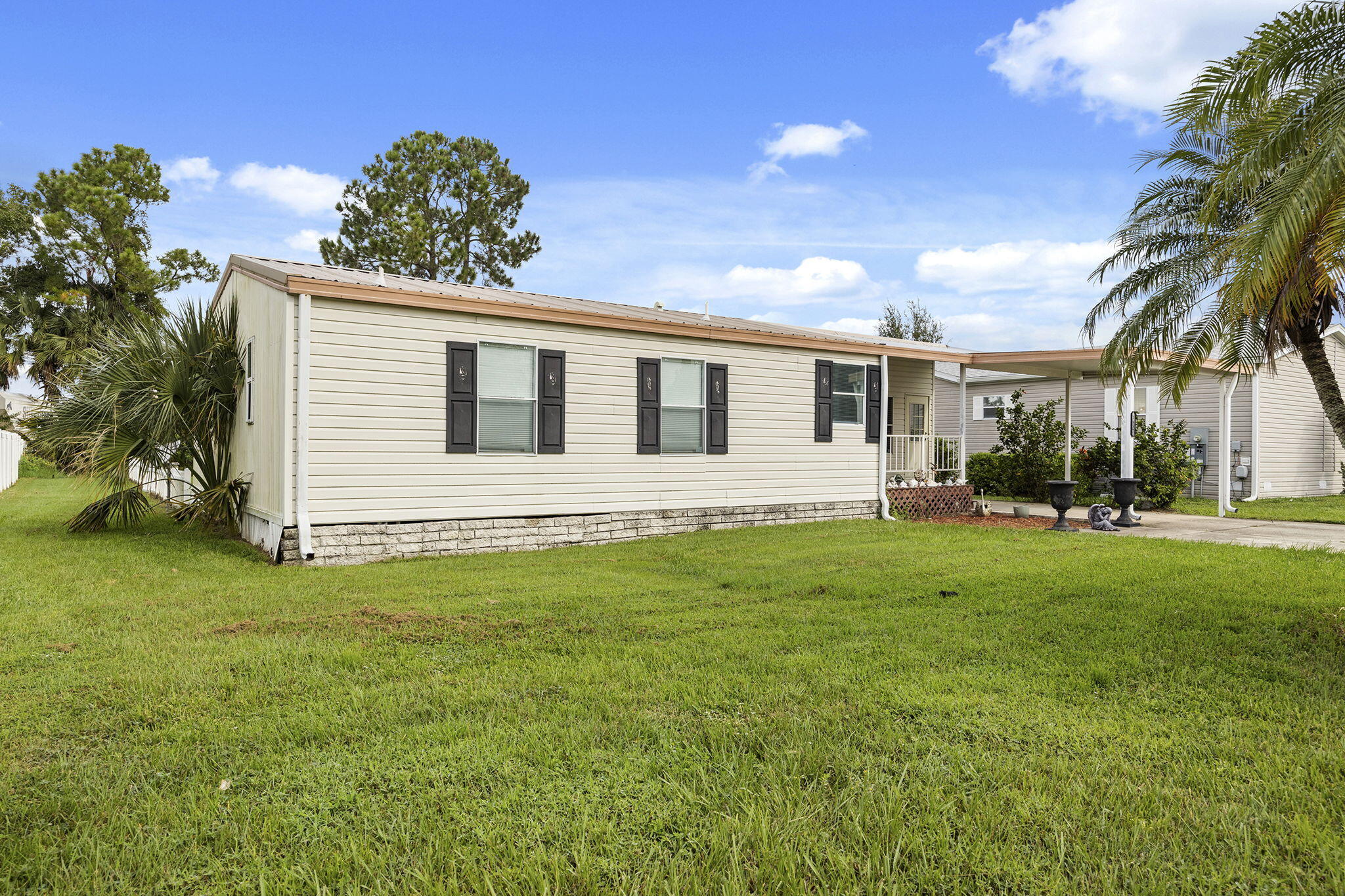 1657 Elkhart Circle Property Photo 2