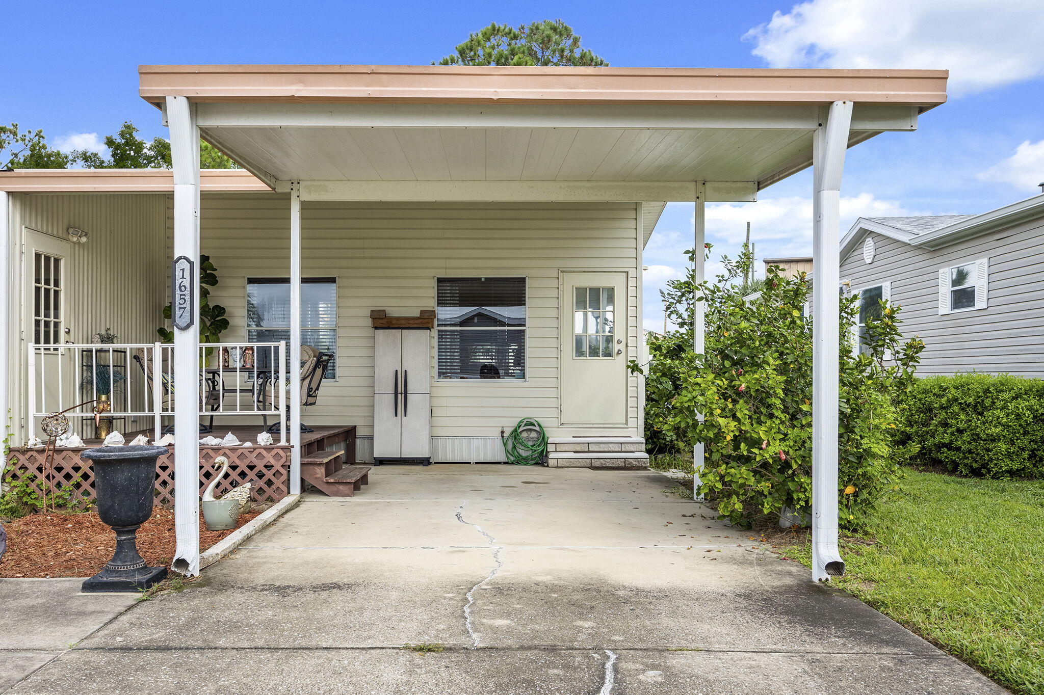 1657 Elkhart Circle Property Photo 4